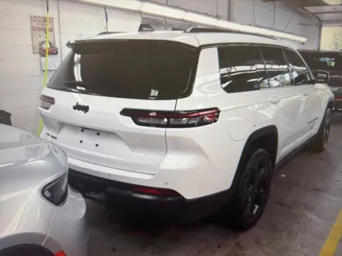 More photos of 2022 Jeep Grand Cherokee L Altitude at CarFive Plaistow, NH, NH