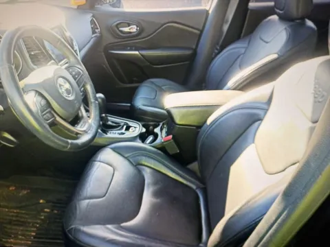 More photos of 2019 Jeep Cherokee Limited at CarFive Plaistow, NH, NH