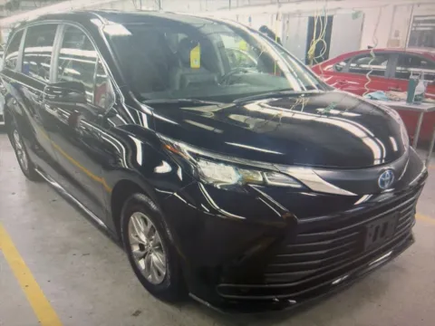 More photos of 2024 Toyota Sienna LE at CarFive Plaistow, NH, NH