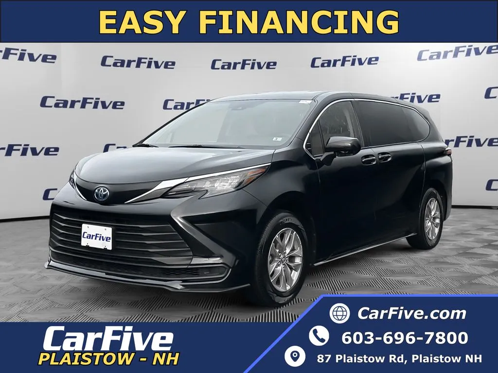 2024 Toyota Sienna LE's photo