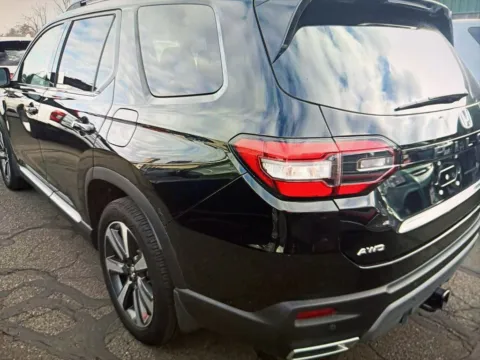 Photos of 2023 Honda Pilot Elite for sale in Plaistow, NH at CarFive Plaistow, NH