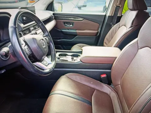 More photos of 2023 Honda Pilot Elite at CarFive Plaistow, NH, NH