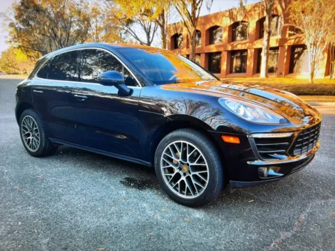 More photos of 2016 Porsche Macan S at CarFive Plaistow, NH, NH