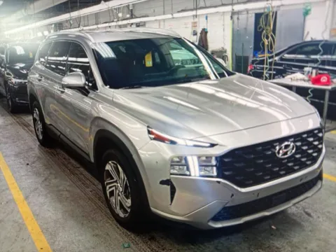 More photos of 2023 Hyundai Santa Fe SEL at CarFive Plaistow, NH, NH