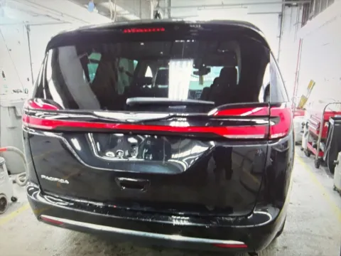 More photos of 2023 Chrysler Pacifica Touring L at CarFive Plaistow, NH, NH