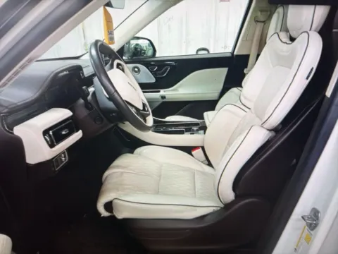 More photos of 2023 Lincoln Aviator Plug-In Hybrid Black Label Grand Touring at CarFive Plaistow, NH, NH