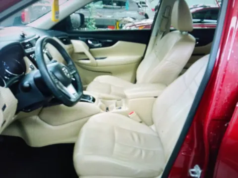 More photos of 2018 Nissan Rogue SL at CarFive Plaistow, NH, NH