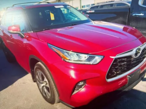 Another view of 2020 Toyota Highlander XLE for sale in Plaistow, NH at CarFive Plaistow, NH