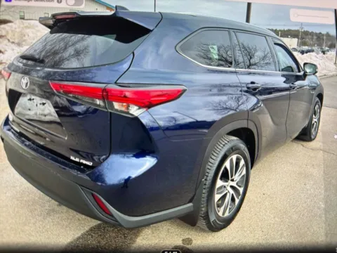 More photos of 2021 Toyota Highlander XLE at CarFive Plaistow, NH, NH