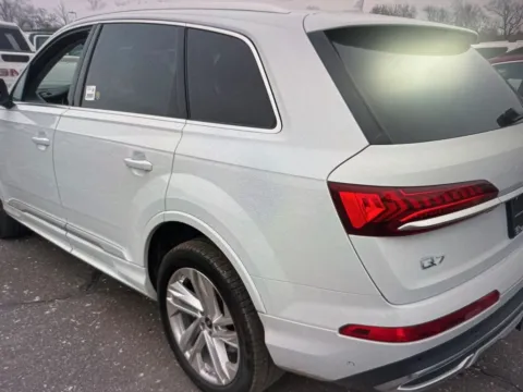 Photos of 2023 Audi Q7 55 Premium Plus for sale in Plaistow, NH at CarFive Plaistow, NH