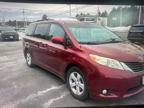 More photos of 2011 Toyota Sienna LE Mobility Auto Access at CarFive Plaistow, NH, NH