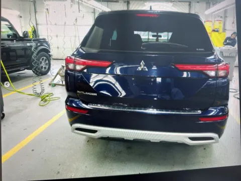 More photos of 2022 Mitsubishi Outlander SE at CarFive Plaistow, NH, NH