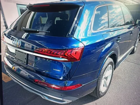 More photos of 2022 Audi Q7 55 Premium at CarFive Plaistow, NH, NH
