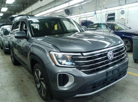 More photos of 2024 Volkswagen Atlas 2.0T SE w/Technology at CarFive Plaistow, NH, NH