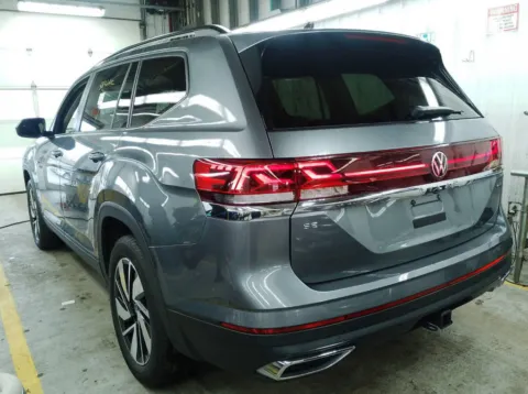 More photos of 2024 Volkswagen Atlas 2.0T SE w/Technology at CarFive Plaistow, NH, NH