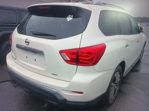 More photos of 2018 Nissan Pathfinder S at CarFive Plaistow, NH, NH