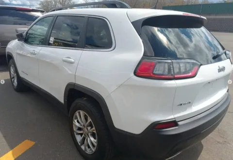 Photos of 2022 Jeep Cherokee Latitude Lux for sale in Plaistow, NH at CarFive Plaistow, NH