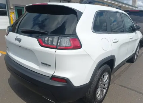 More photos of 2022 Jeep Cherokee Latitude Lux at CarFive Plaistow, NH, NH