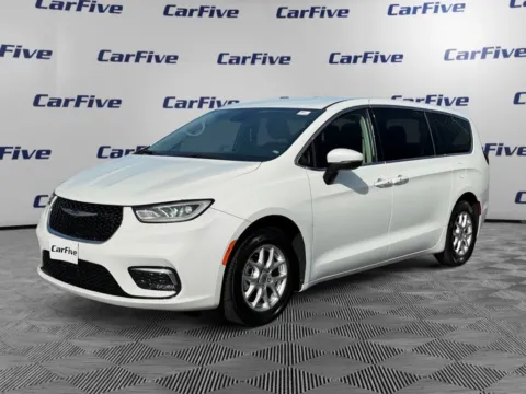 White 2023 Chrysler Pacifica Touring L for sale in Plaistow, NH