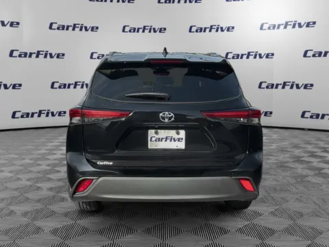 More photos of 2021 Toyota Highlander XLE at CarFive Plaistow, NH, NH