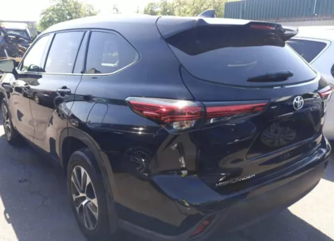 Photos of 2021 Toyota Highlander XLE for sale in Plaistow, NH at CarFive Plaistow, NH