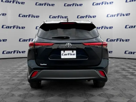 More photos of 2021 Toyota Highlander XLE at CarFive Plaistow, NH, NH