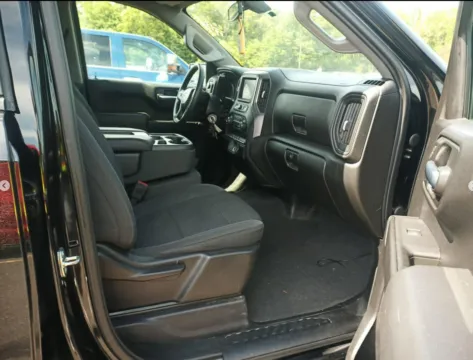 More photos of 2020 Chevrolet Silverado 1500 Custom at CarFive Plaistow, NH, NH