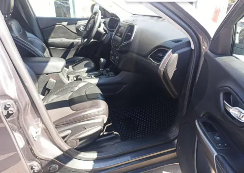 More photos of 2019 Jeep Cherokee Latitude Plus at CarFive Plaistow, NH, NH