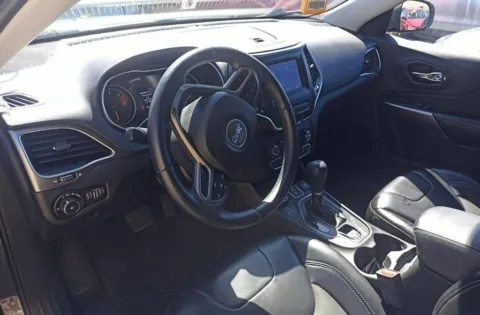 More photos of 2019 Jeep Cherokee Latitude Plus at CarFive Plaistow, NH, NH