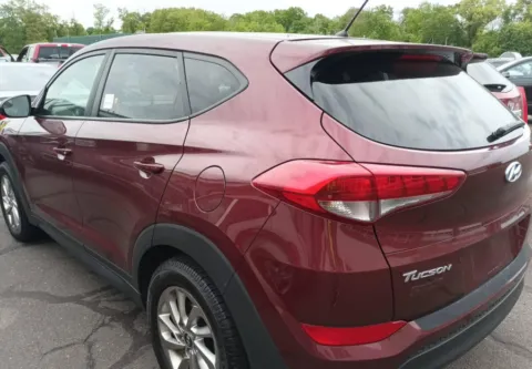 More photos of 2018 Hyundai Tucson SE at CarFive Plaistow, NH, NH