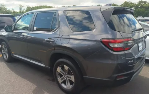 Photos of 2023 Honda Pilot EX-L for sale in Plaistow, NH at CarFive Plaistow, NH