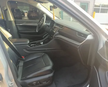 More photos of 2021 Jeep Grand Cherokee L Limited at CarFive Plaistow, NH, NH