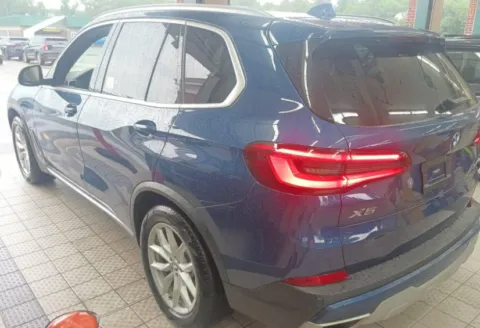 Photos of 2019 BMW X5 xDrive40i for sale in Plaistow, NH at CarFive Plaistow, NH