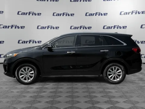 Photos of 2019 Kia Sorento L for sale in Plaistow, NH at CarFive Plaistow, NH