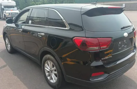 Photos of 2019 Kia Sorento L for sale in Plaistow, NH at CarFive Plaistow, NH