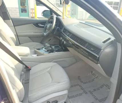 More photos of 2019 Audi Q7 55 Premium Plus at CarFive Plaistow, NH, NH