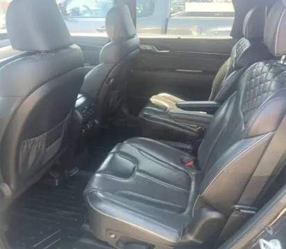 More photos of 2020 Hyundai Palisade Limited at CarFive Plaistow, NH, NH