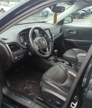 More photos of 2019 Jeep Cherokee Limited at CarFive Plaistow, NH, NH