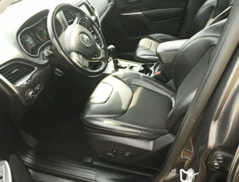 More photos of 2021 Jeep Cherokee Latitude Plus at CarFive Plaistow, NH, NH