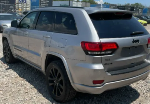 Photos of 2019 Jeep Grand Cherokee Altitude for sale in Plaistow, NH at CarFive Plaistow, NH