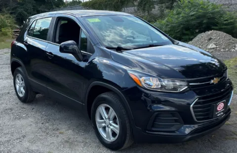 More photos of 2021 Chevrolet Trax LS at CarFive Plaistow, NH, NH