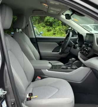 More photos of 2022 Toyota Highlander LE at CarFive Plaistow, NH, NH