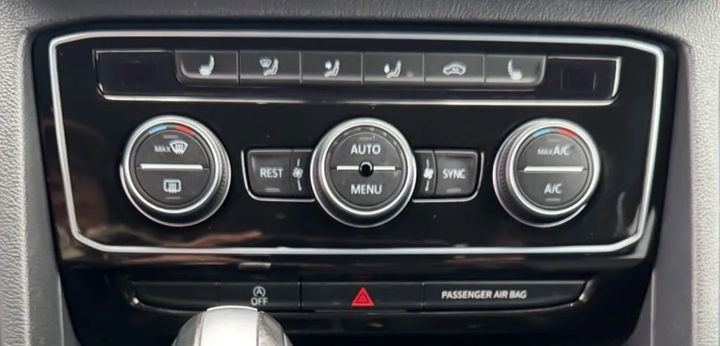 2023 Volkswagen Atlas SE w/Tech - Photo 27