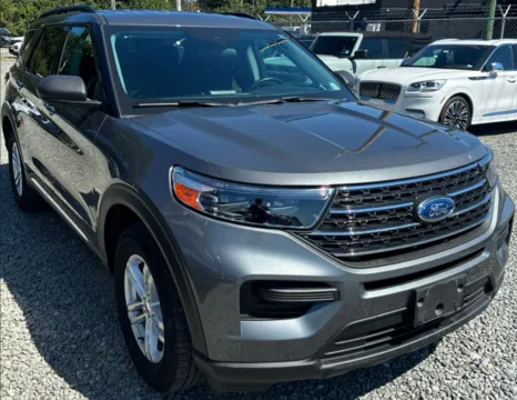More photos of 2023 Ford Explorer XLT at CarFive Plaistow, NH, NH