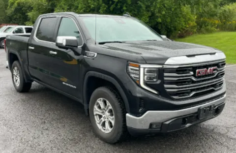 More photos of 2022 GMC Sierra 1500 SLT at CarFive Plaistow, NH, NH