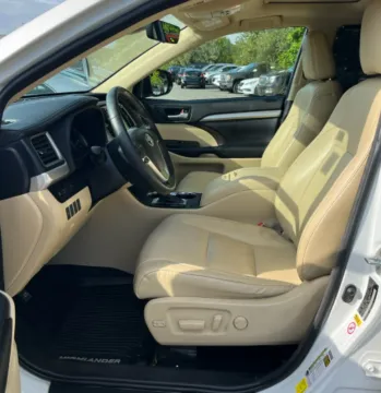 More photos of 2018 Toyota Highlander XLE at CarFive Plaistow, NH, NH
