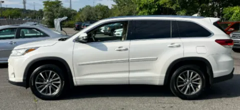 Photos of 2018 Toyota Highlander XLE for sale in Plaistow, NH at CarFive Plaistow, NH