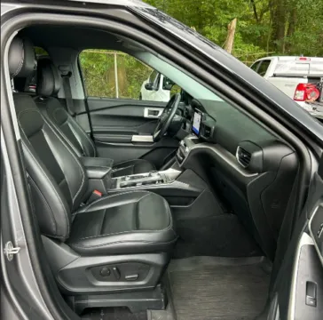 More photos of 2023 Ford Explorer XLT at CarFive Plaistow, NH, NH