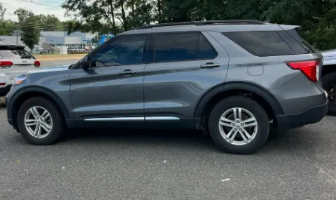 Photos of 2023 Ford Explorer XLT for sale in Plaistow, NH at CarFive Plaistow, NH