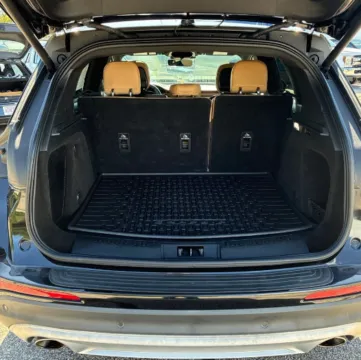 More photos of 2020 Lincoln Corsair Reserve at CarFive Plaistow, NH, NH